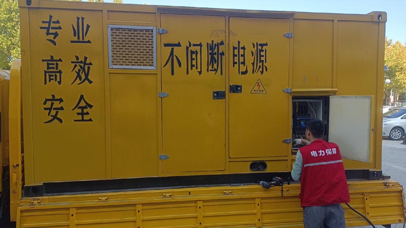 大涌镇柴油发电机组和UPS电源配合使用时，如何避免切换过程中的电力中断？